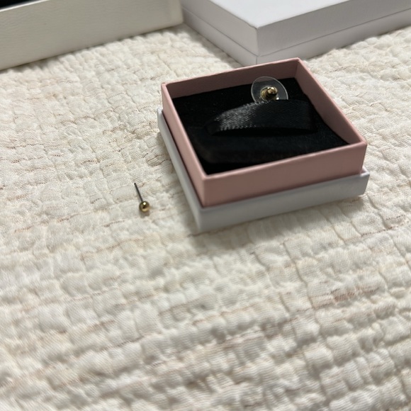 Earings - Picture 2 of 2